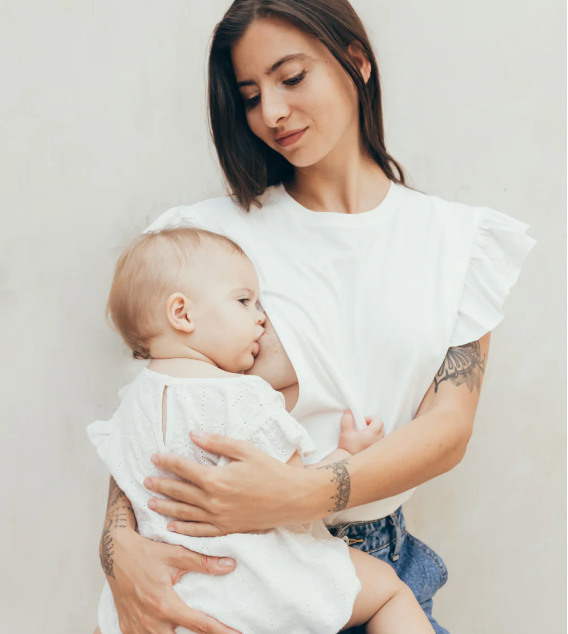 A mother breastfeeding her baby in a ruffled T-shirt, 23 Mai Paris