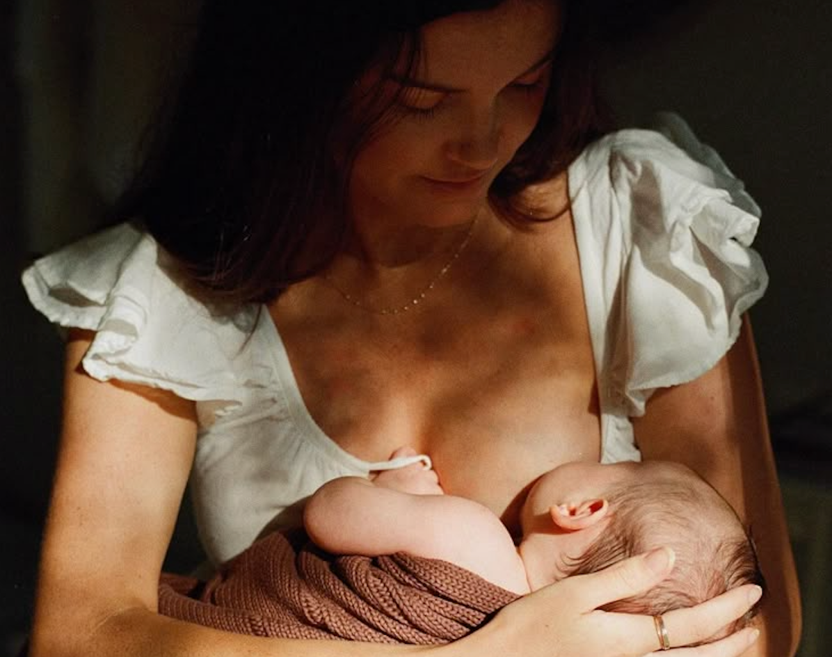 Sous les vêtements d’allaitement le bon soutien-gorge fait toute la différence !