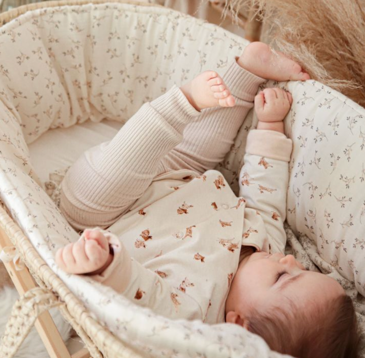 Créer un cocon pour son nouveau-né : nos essentiels doux & utiles