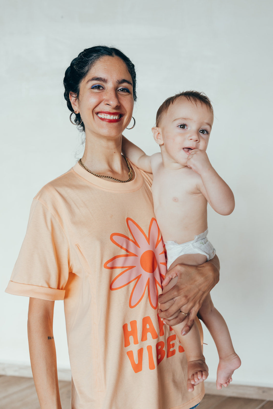 Breastfeeding t-shirt HAPPY VIBES