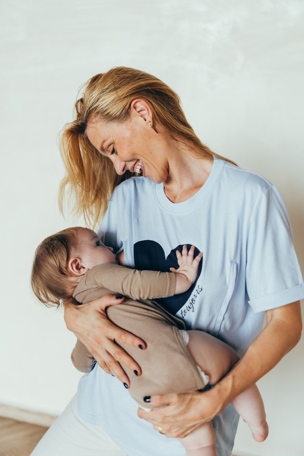 Breastfeeding t-shirt sky AT