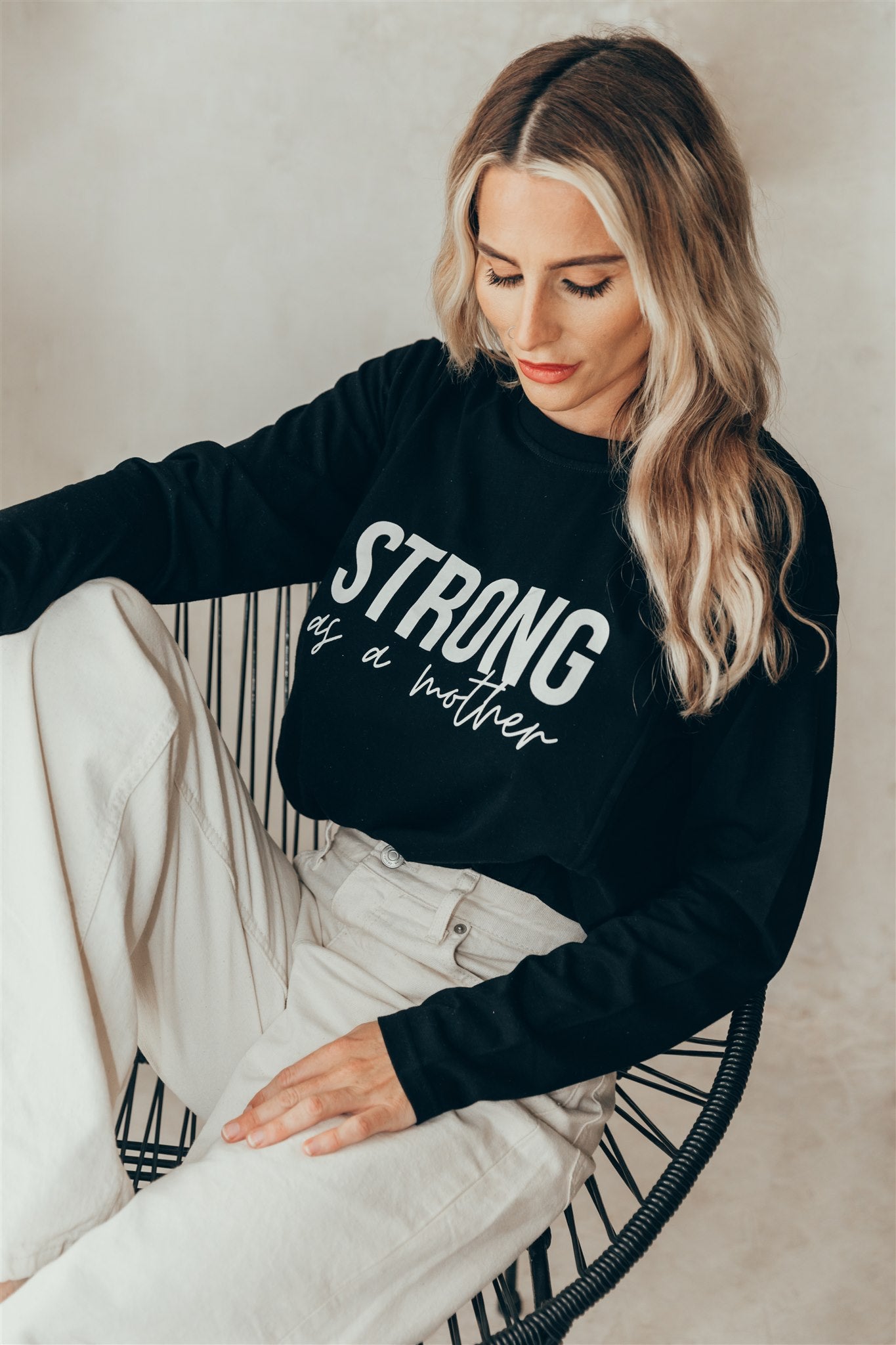 Breastfeeding t-shirt black STRONG