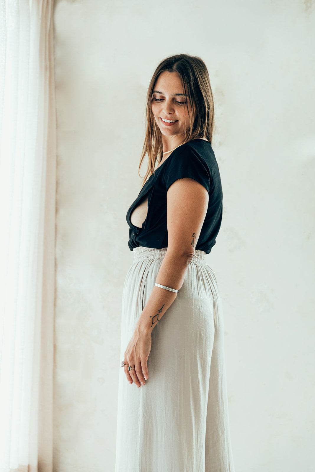 Breastfeeding t-shirt V-neck BLACK