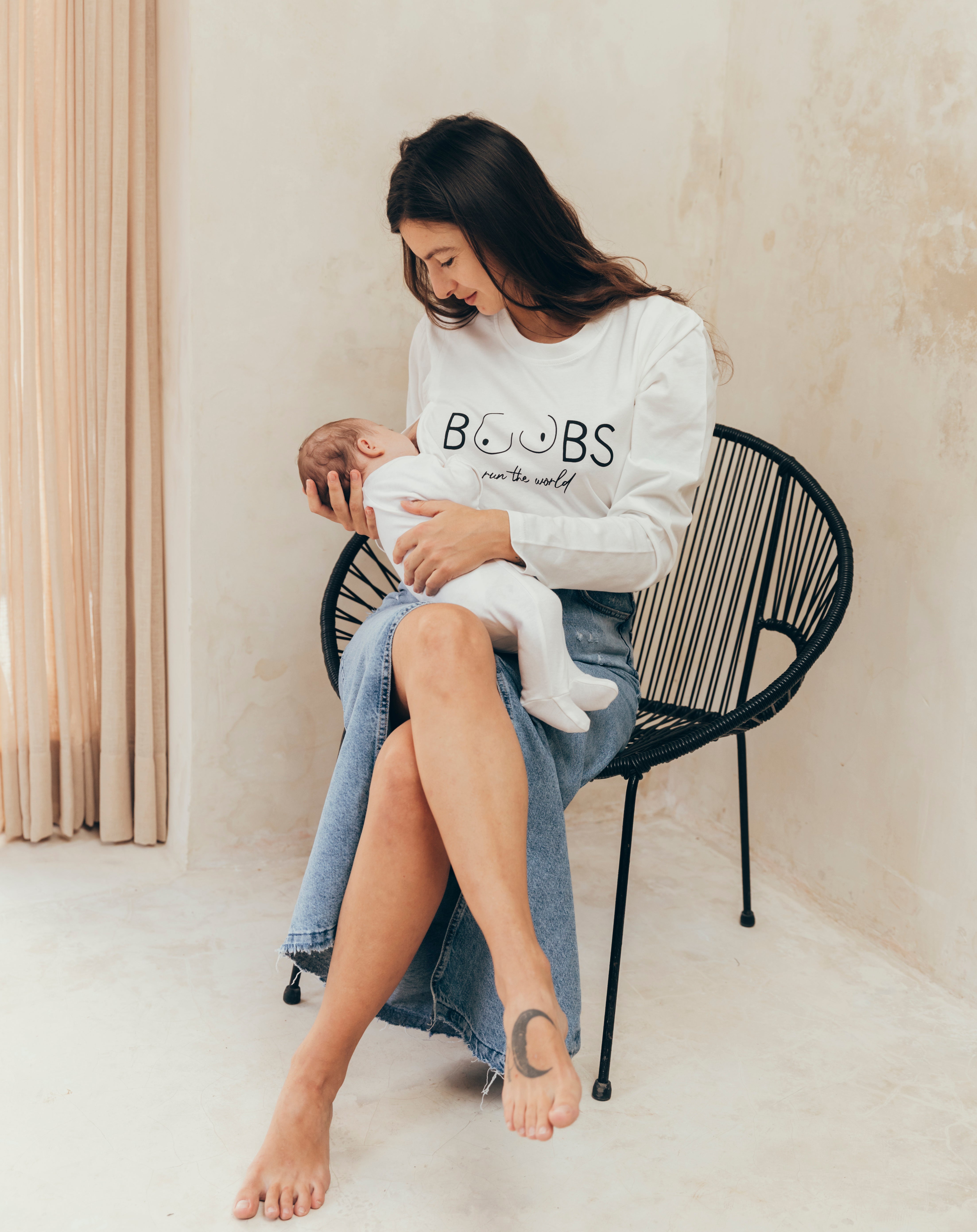 breastfeeding with tshirt