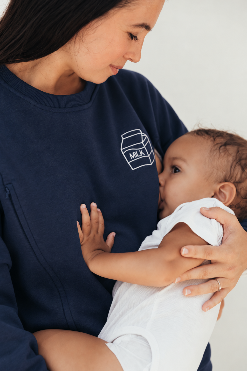 Still-Sweatshirt in Marineblau von MILK BOX
