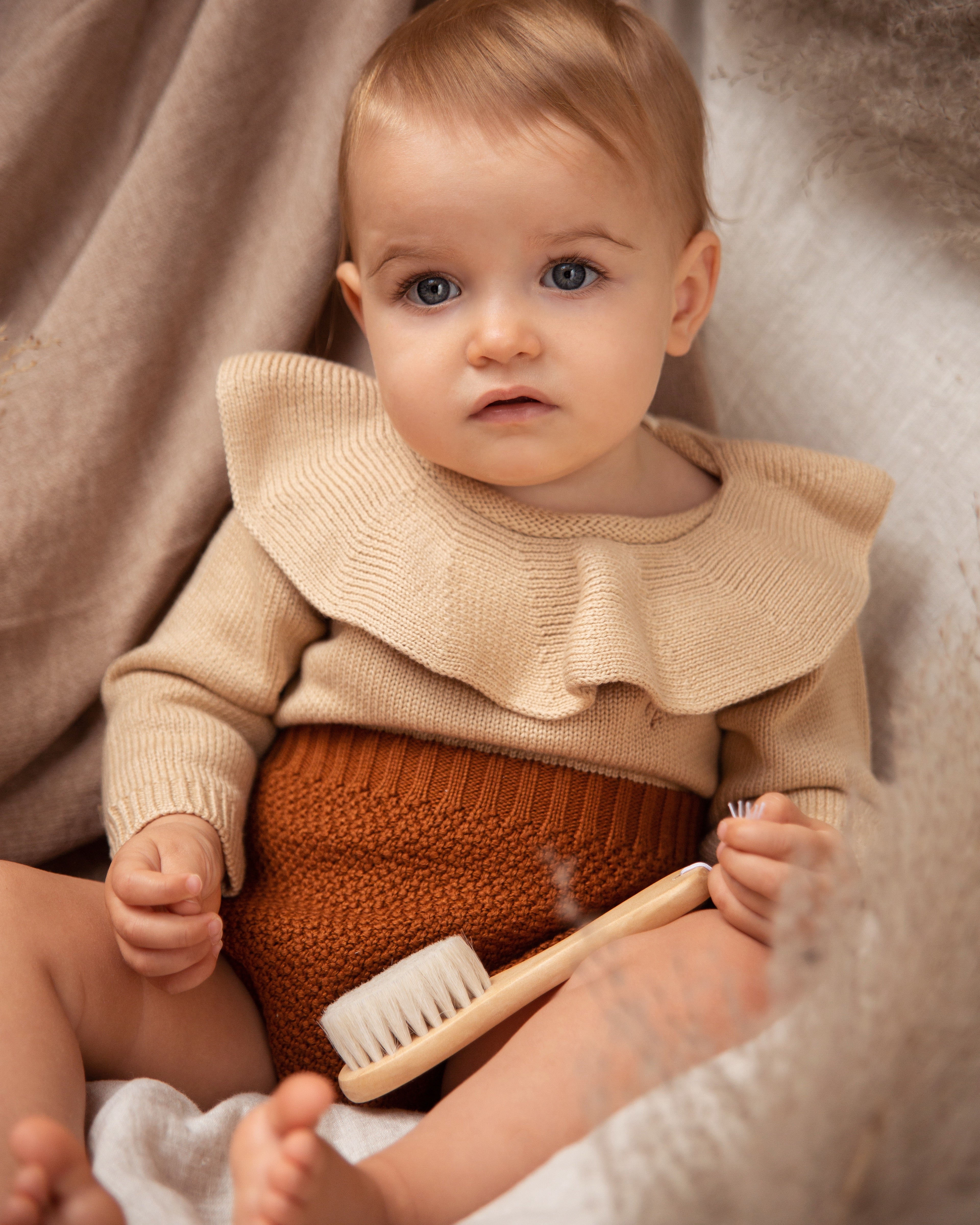 Zweifarbiger Strickstrampler