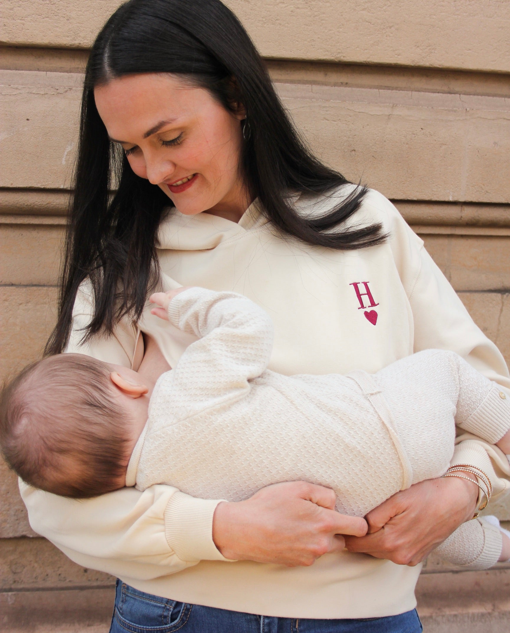 pull à capuche d'allaitement ecru