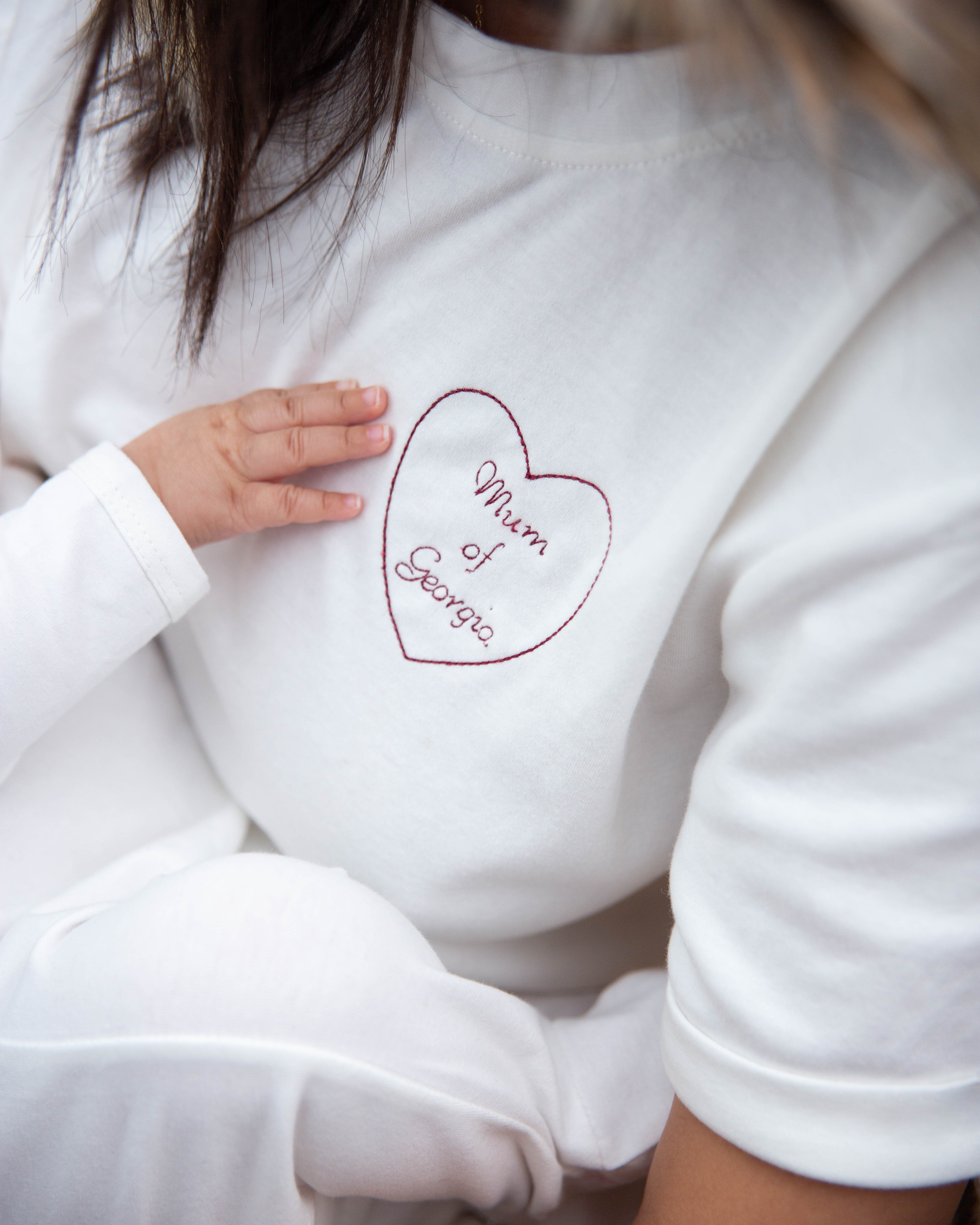 zoom sur la broderie coeur a coeur