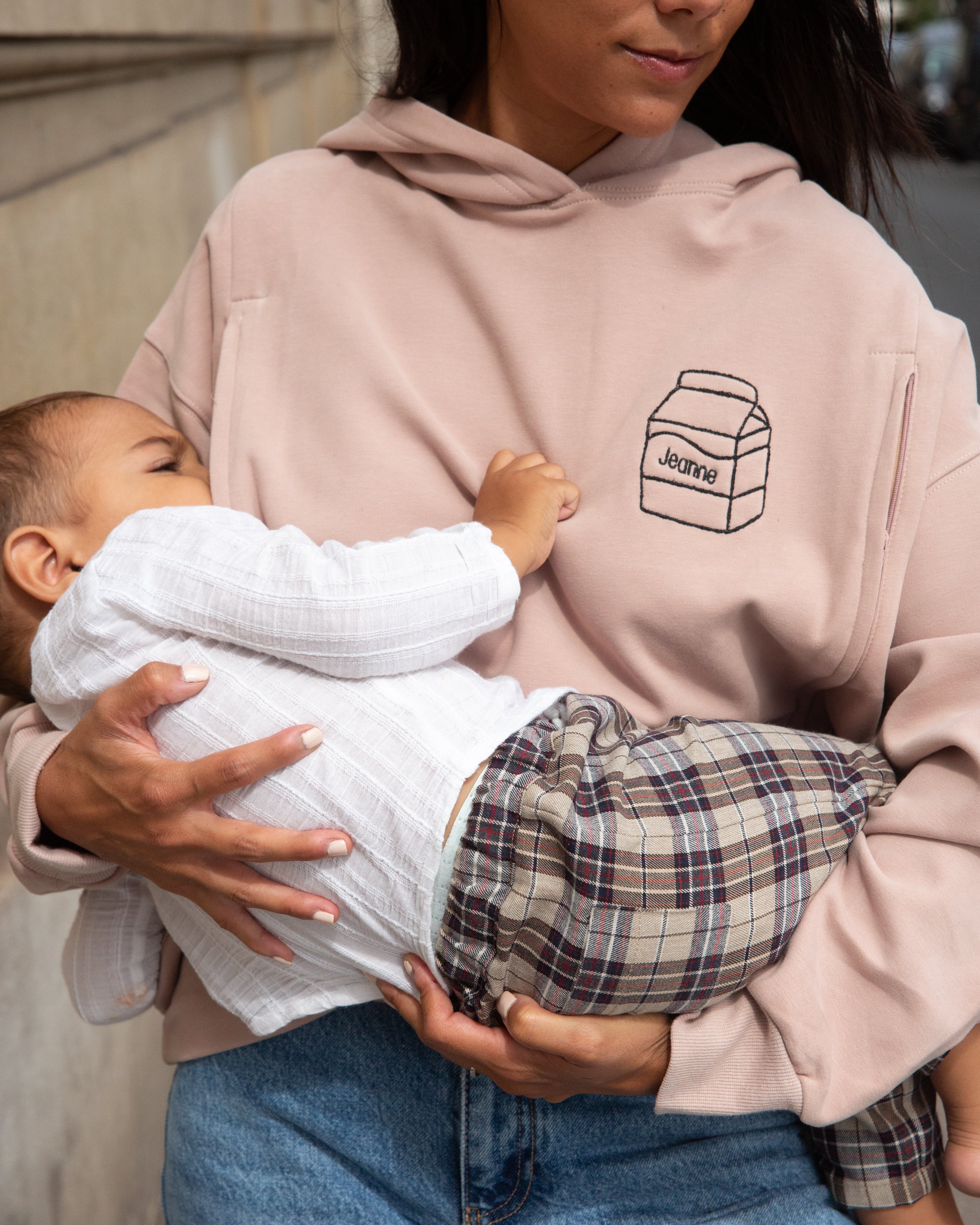 pull à capuche d'allaitement