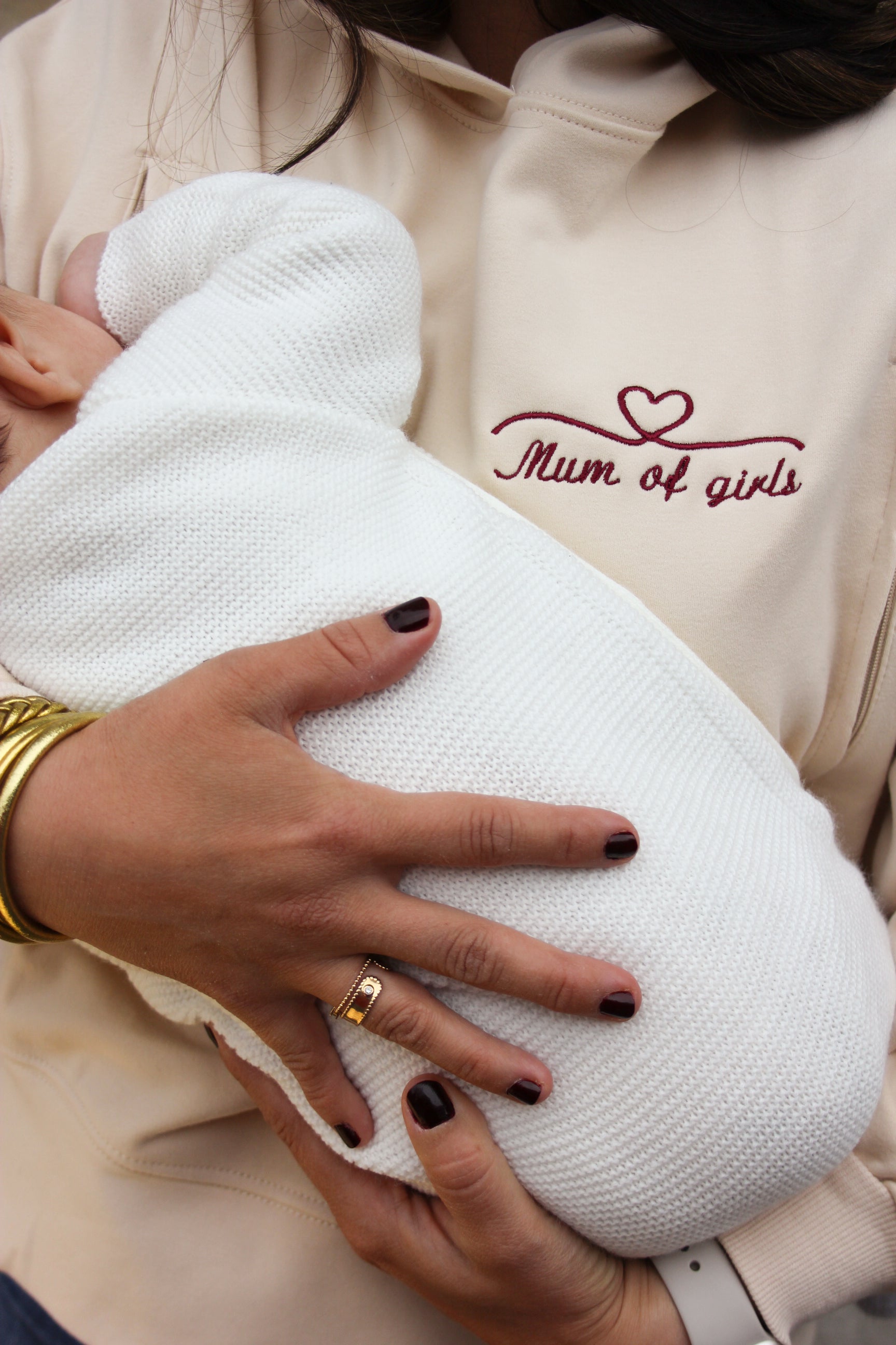 zoom sur la broderie coeur enroulé