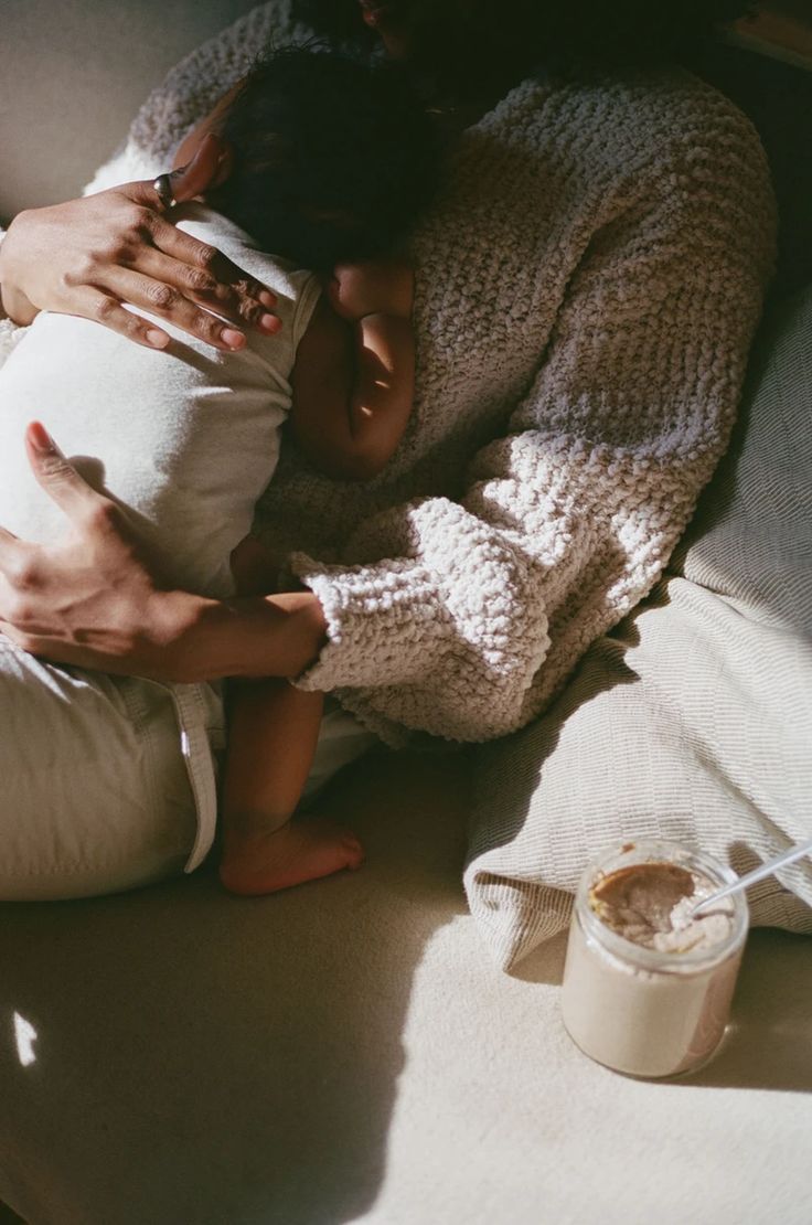 Wie wählt man ein bequemes Stillnachthemd aus?