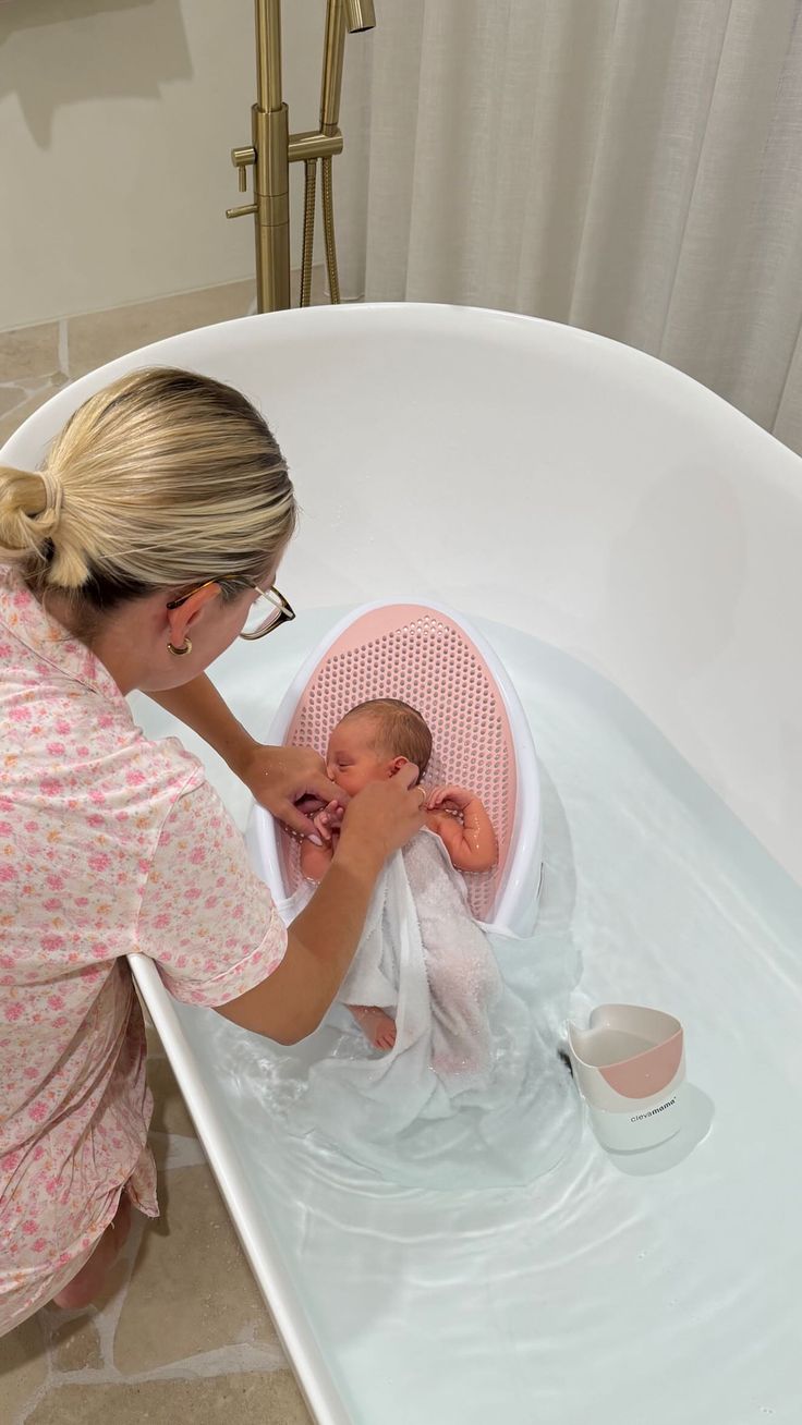 Les premières fois de bébé : quand papa et maman vivent des montagnes russes émotionnelles