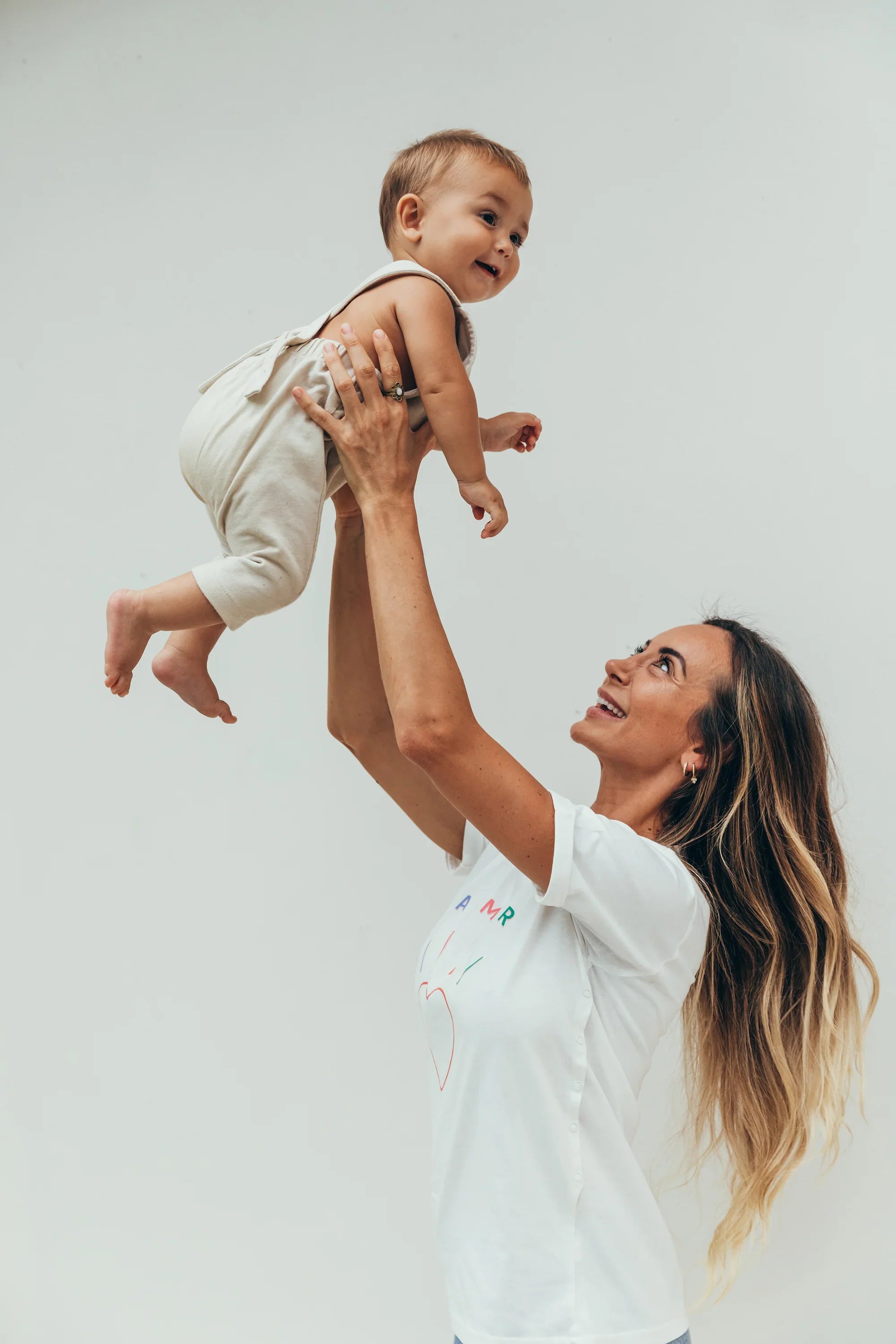 Bébé et maman : moment mignon 