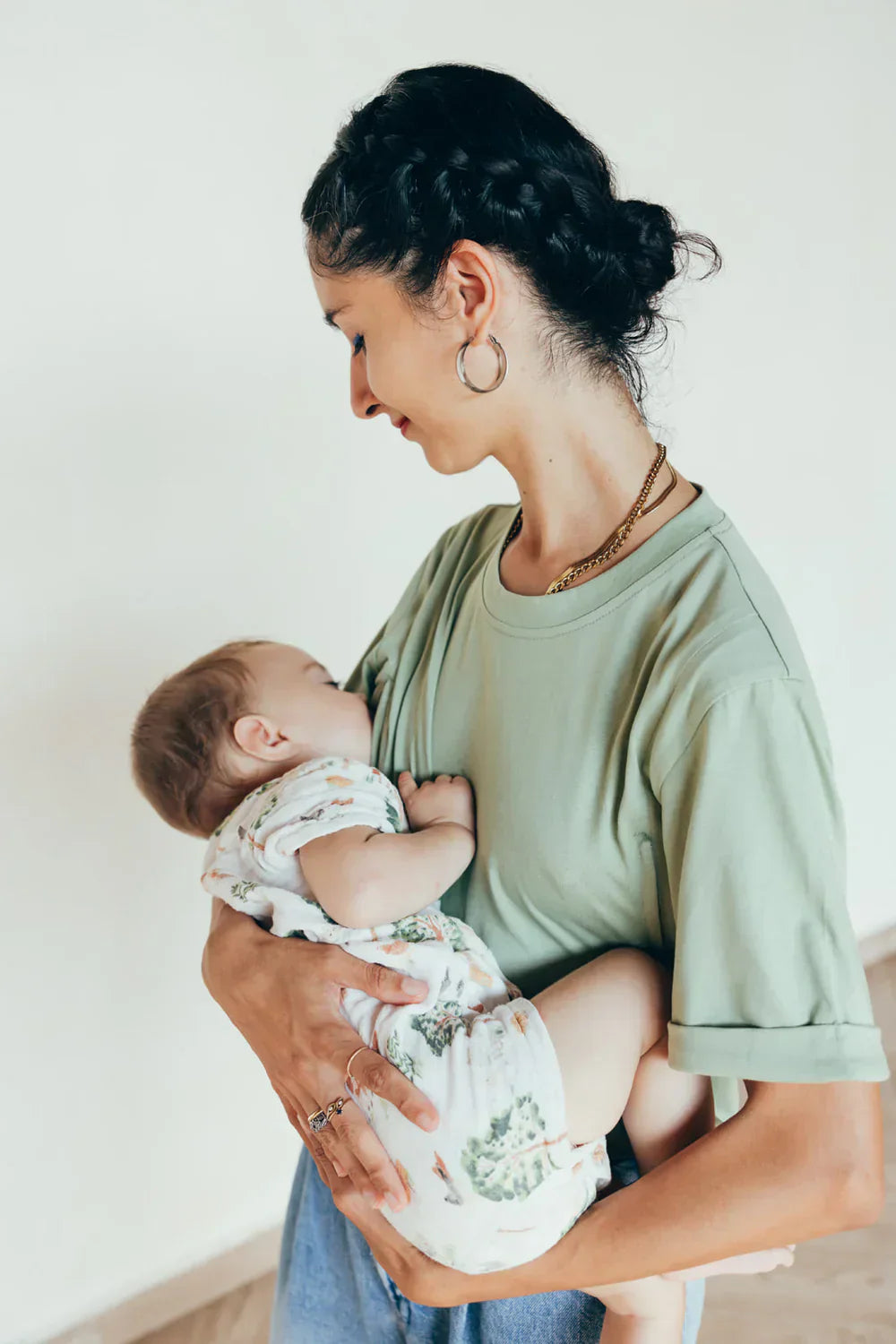 Woman wearing Breastfeeding t-shirt 