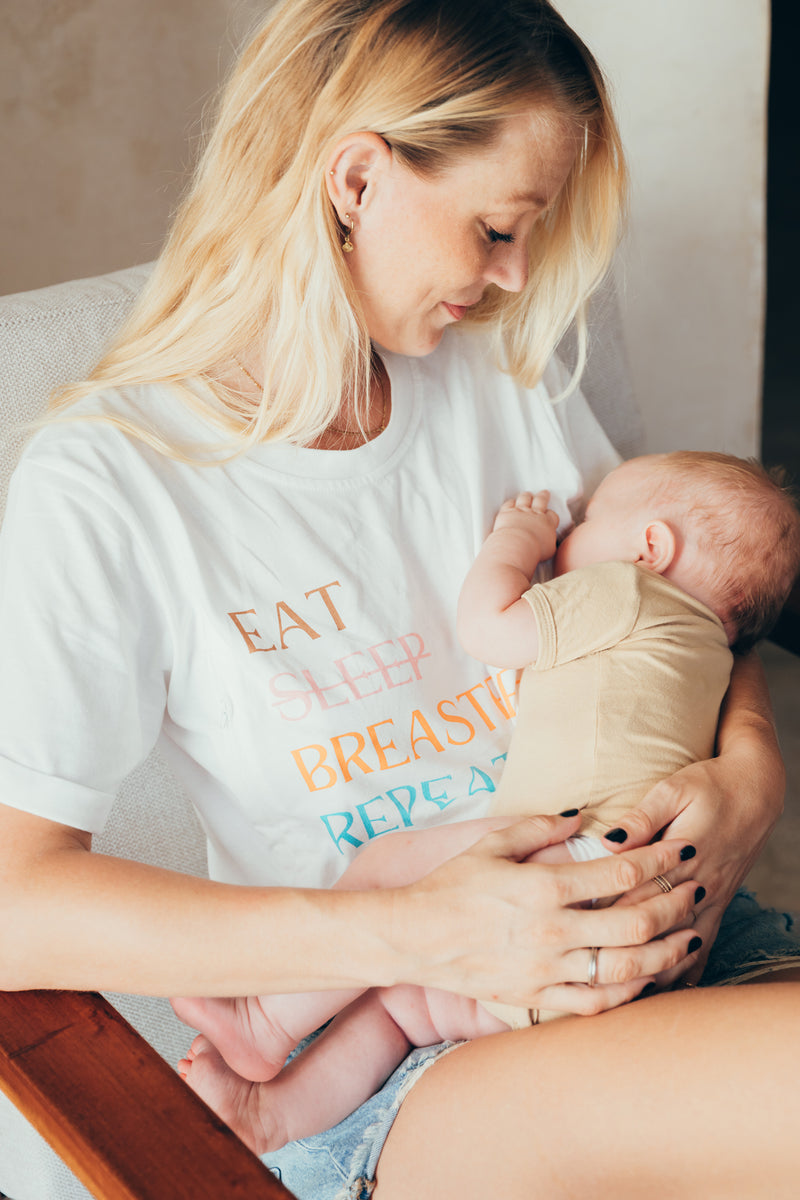 T-shirt d'allaitement imprimé eat sleep breatsfeed repeat