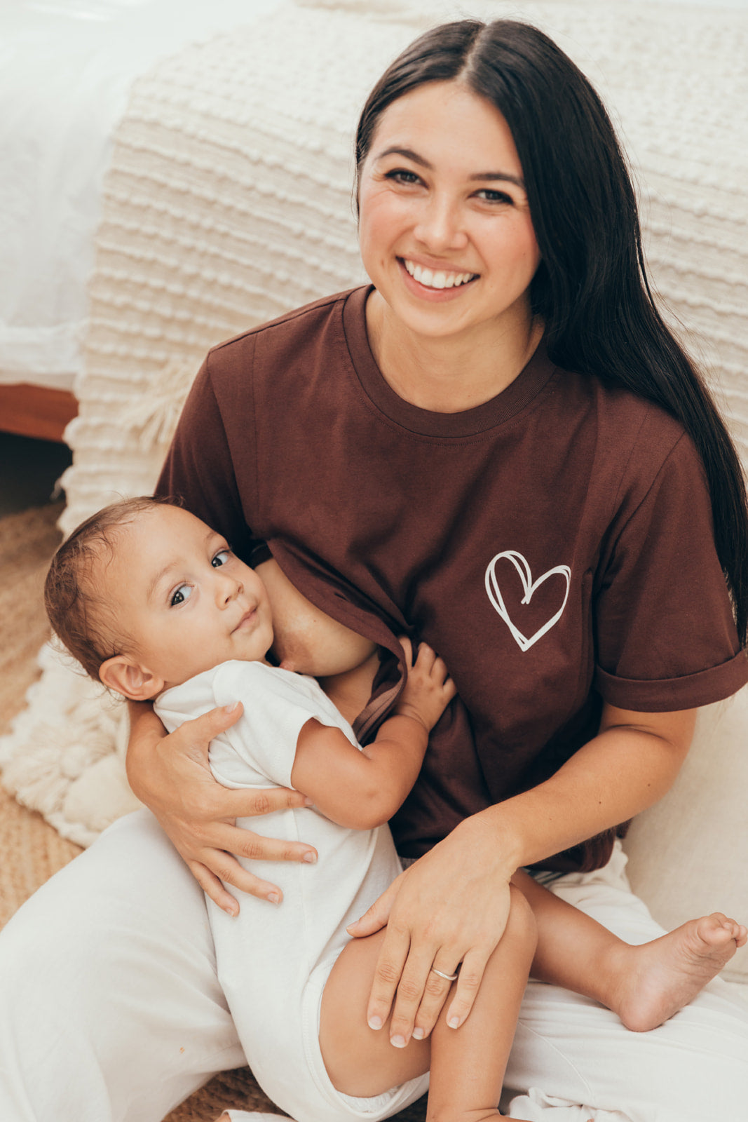 T-shirt d'allaitement marron coeur