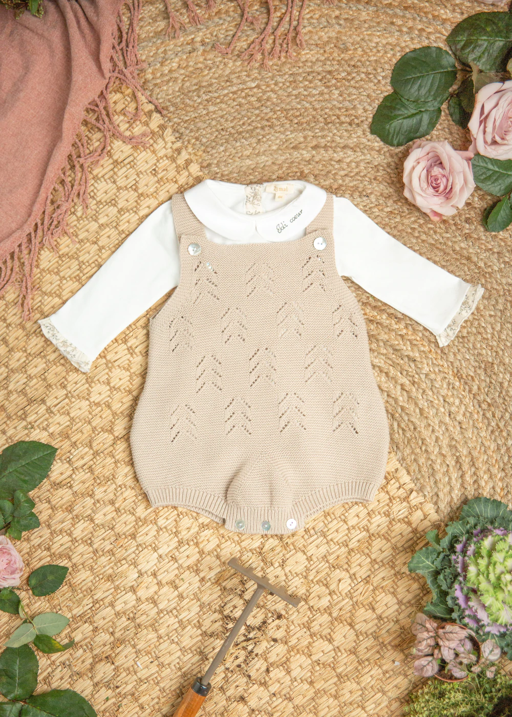 Unisex beige romper knit