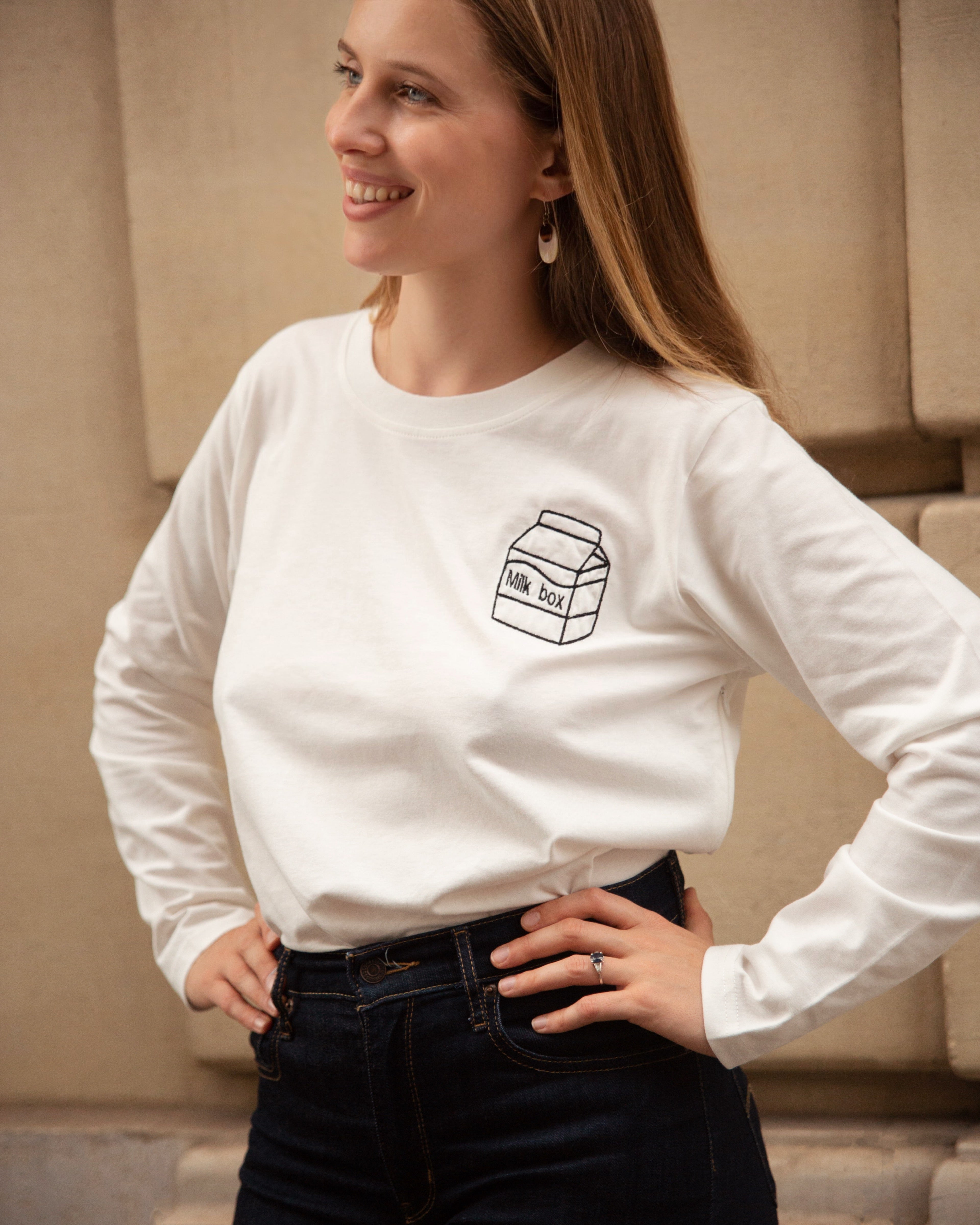 Weißes Langarm-Still-T-Shirt
