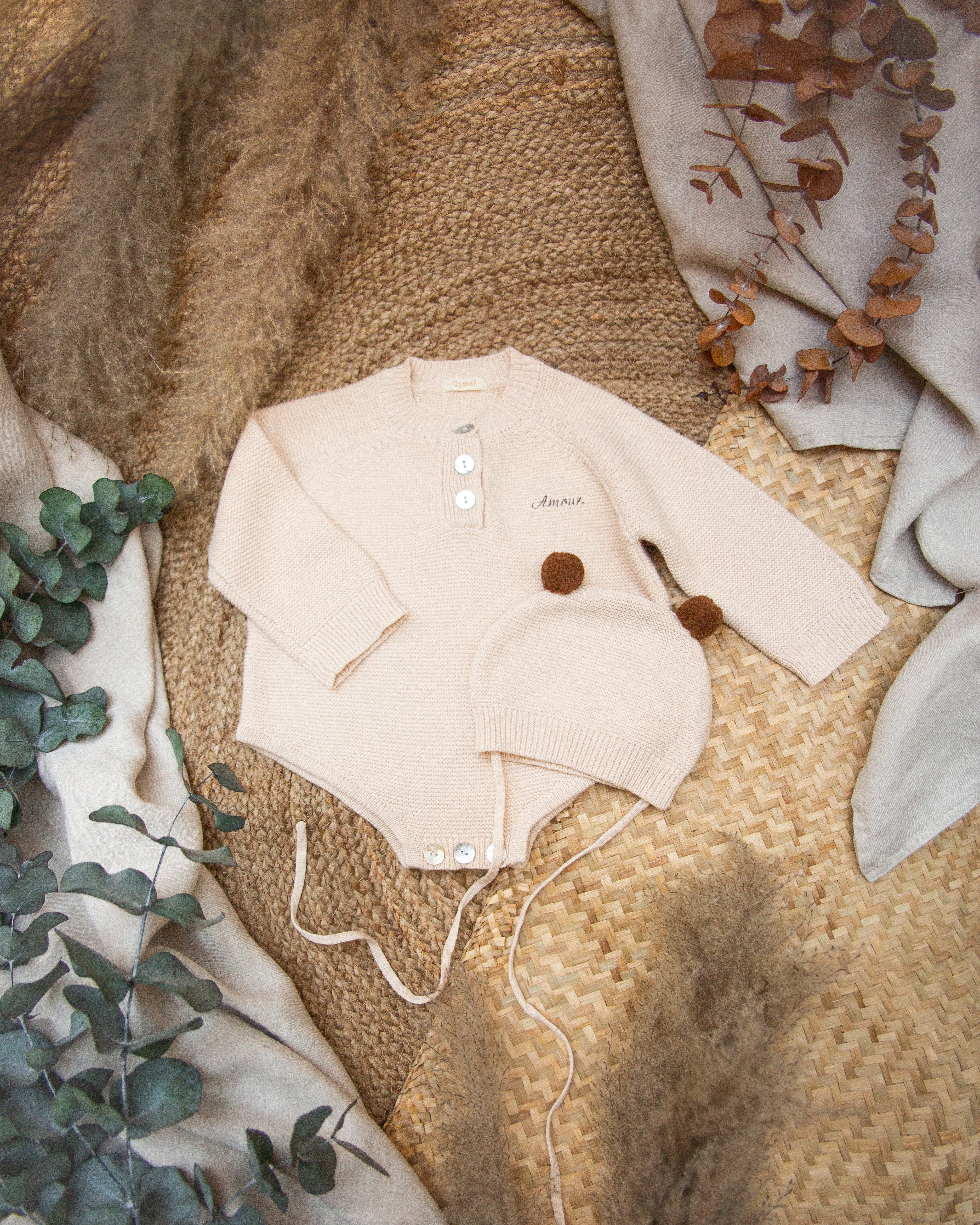 Unisex beige romper knit