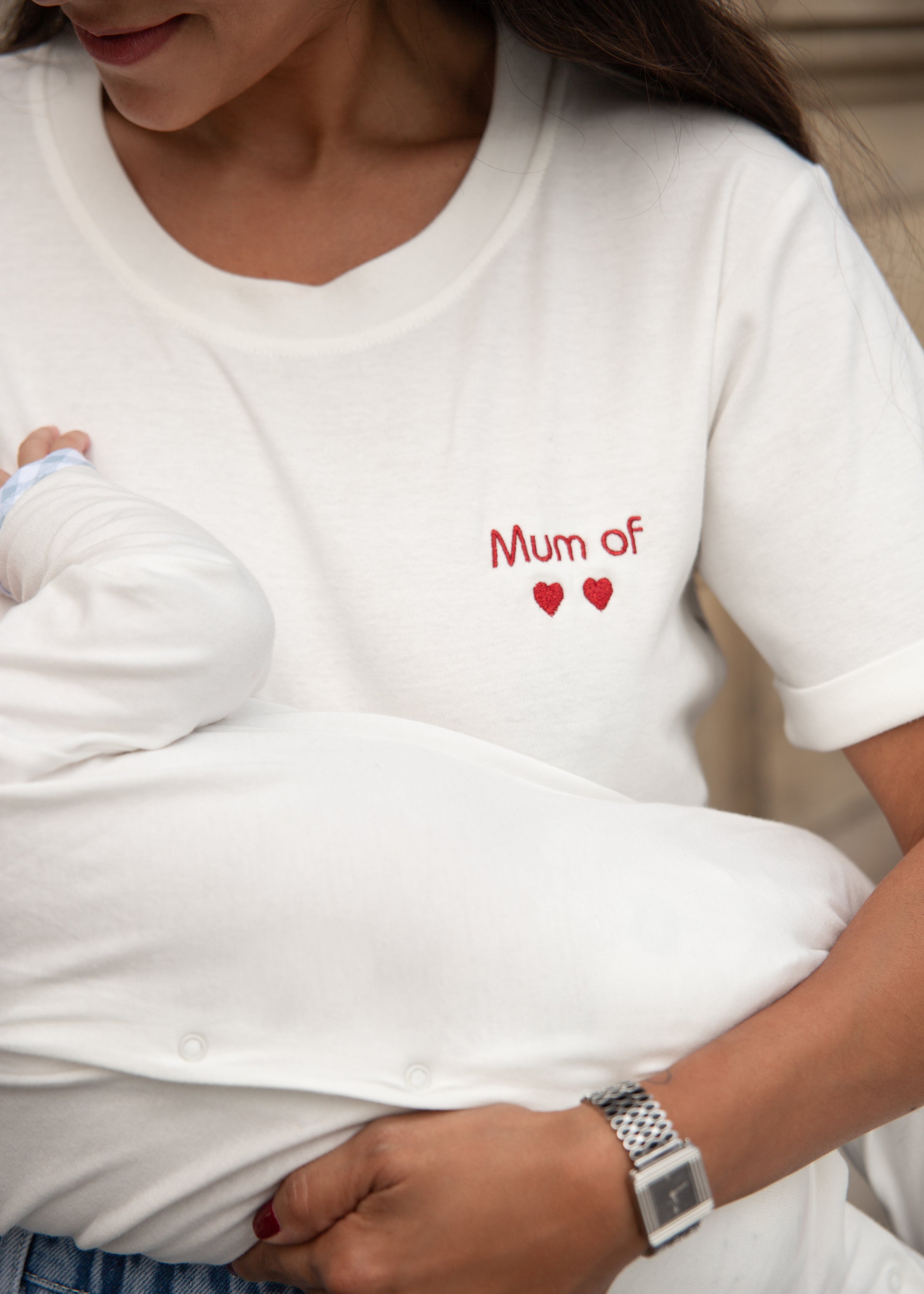 Breastfeeding t-shirt with side opening zips and customizable with the name or note of your choice.