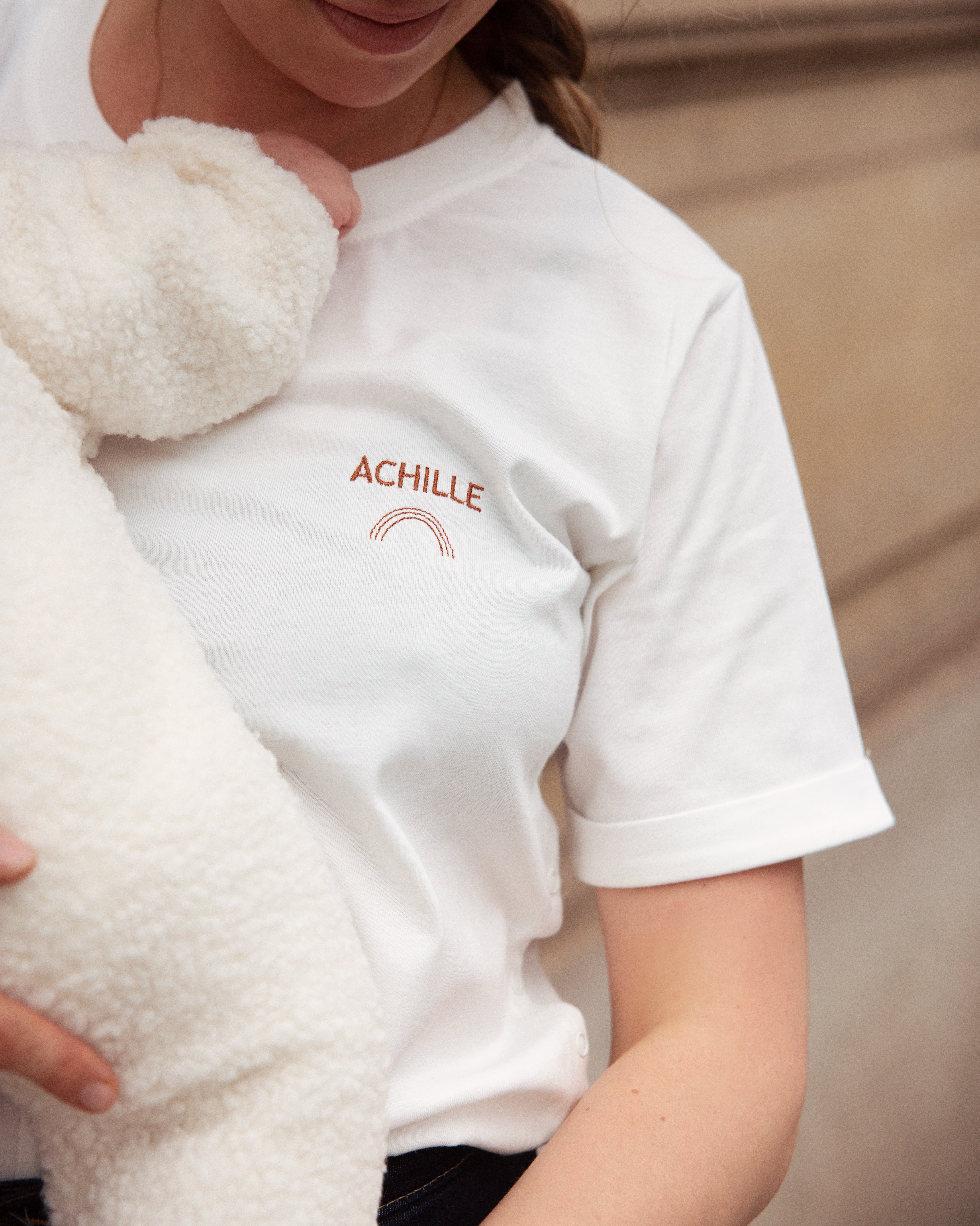 zoom on arc en ciel embroidery
