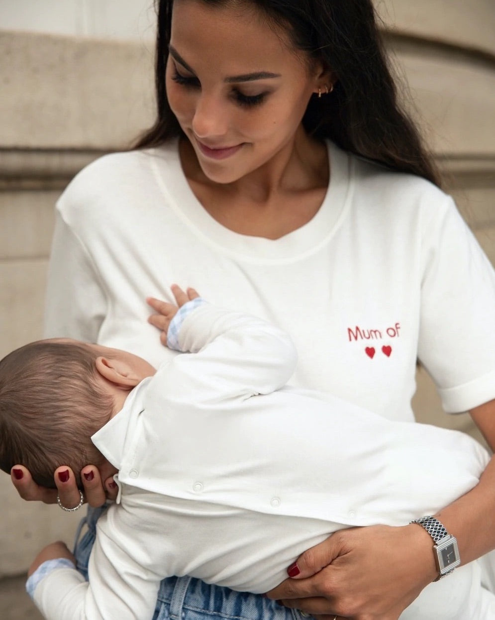 T-shirt d'allaitement avec zips d'ouvertures latérales et personnalisables avec le prénom ou petit mot de votre choix.