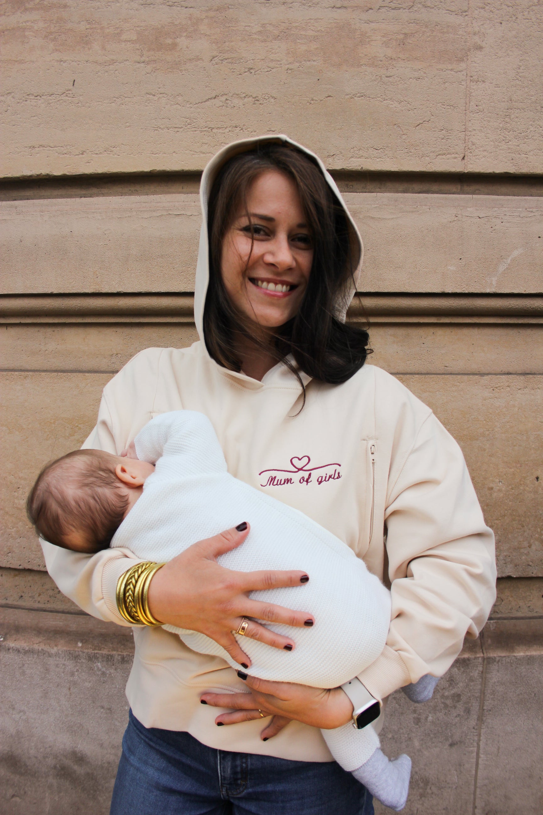 pull à capuche d'allaitement