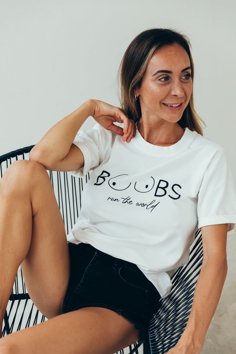 T-shirt d'allaitement imprimé boobs run the world en noir